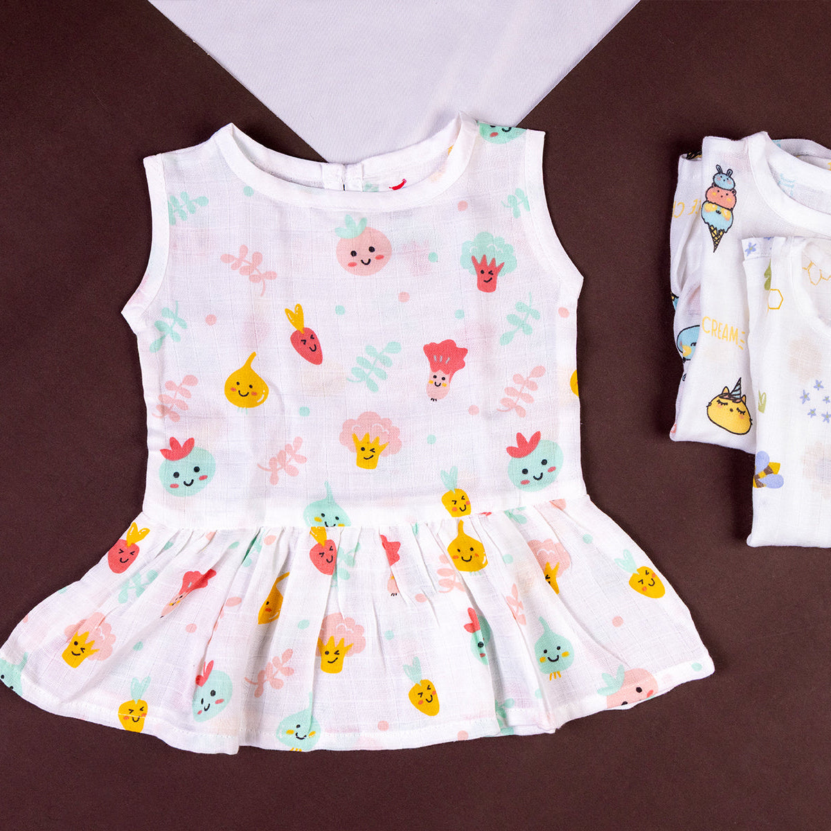 Sweet Veggie -Sleeveless Button Frock